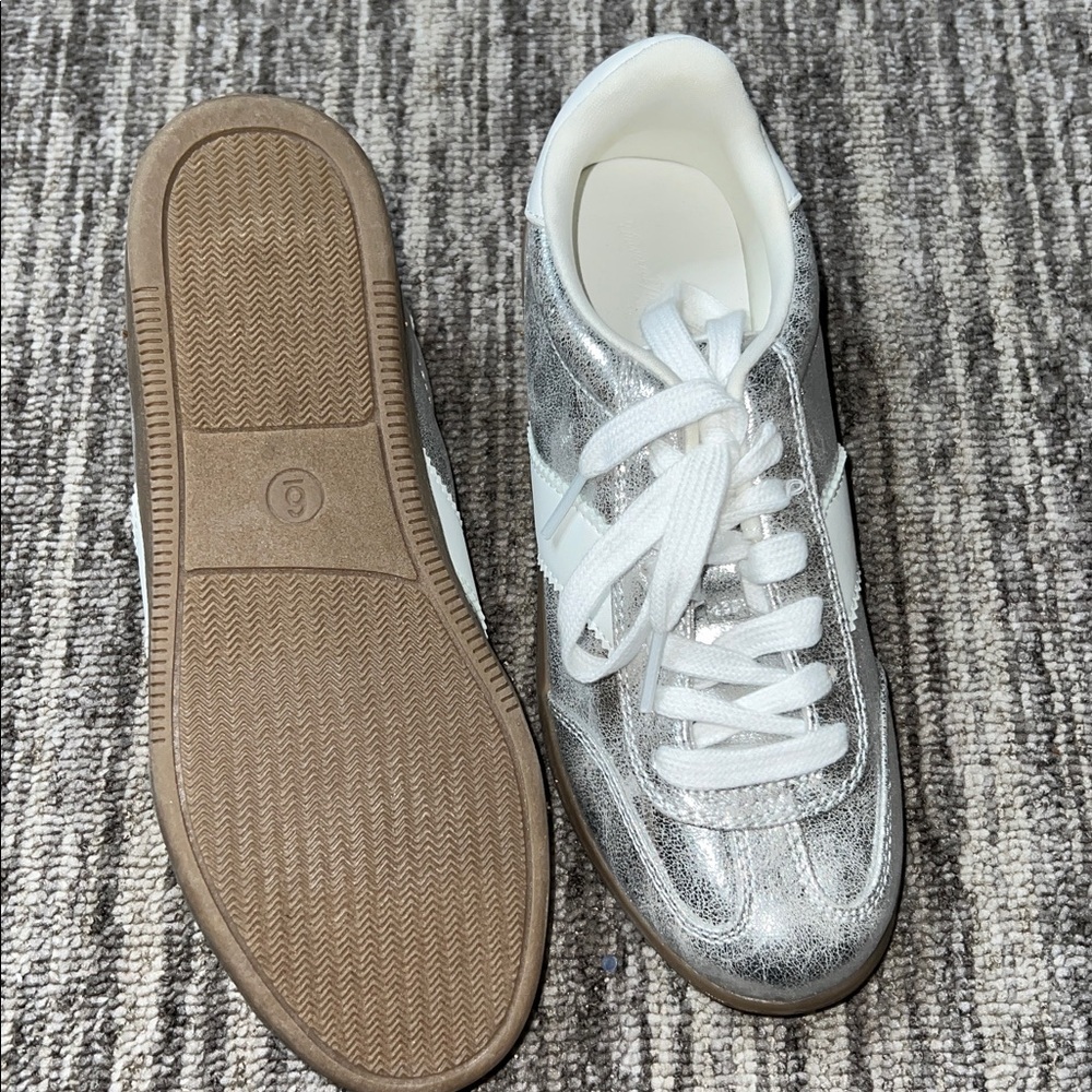 Universal Thread - Women's Spencer Fashion Sneakers Silver Size 6 - Picture 9 of 10